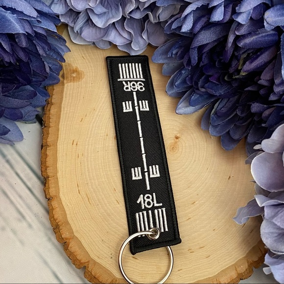 Aviator Runway 18L/36R Keychain Luggage Tag - Picture 7 of 10